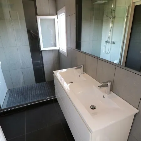 Apartment Quality 2 Bedroom 9 Mins From The Palais 342 *